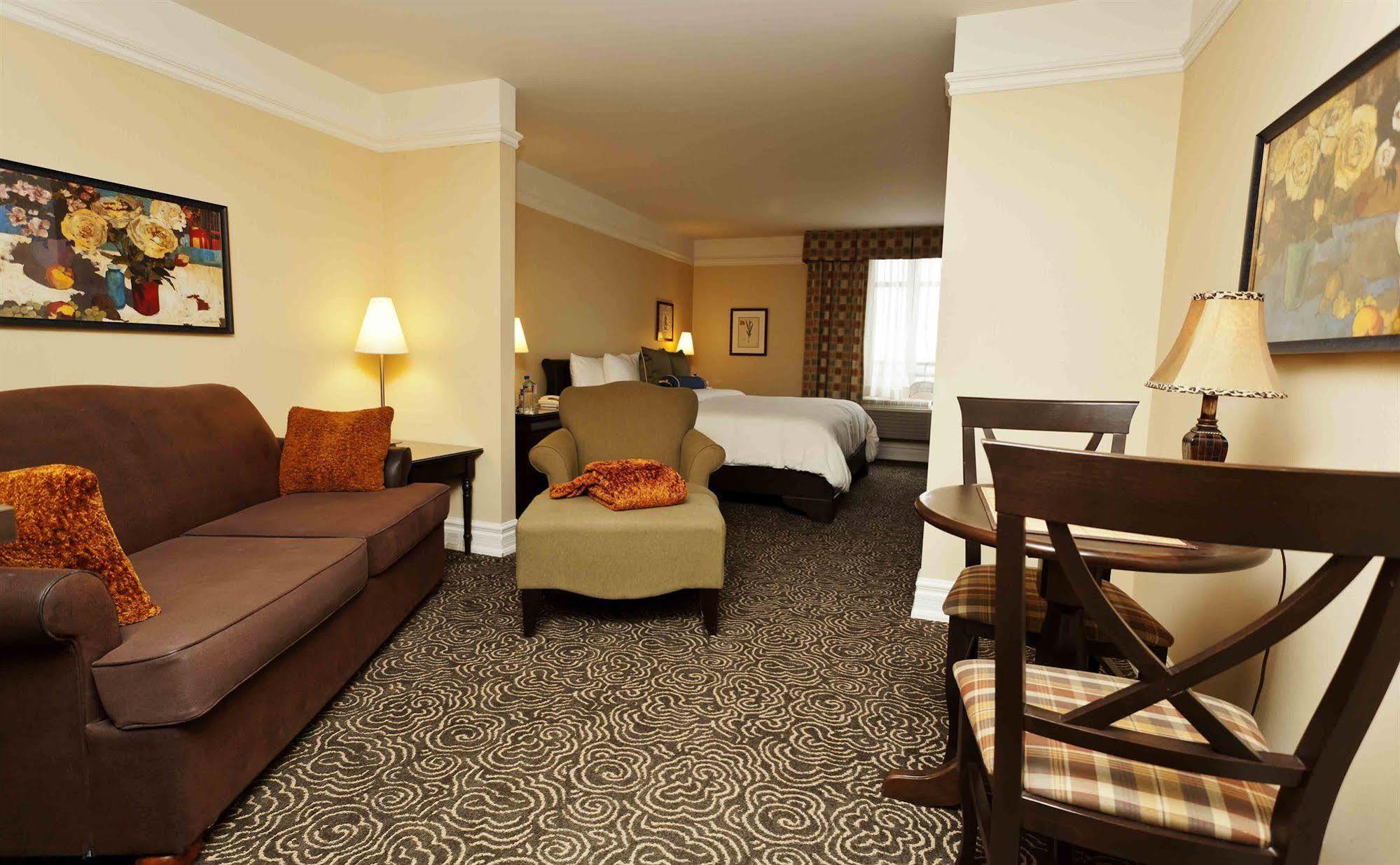 Le St-Martin Hotel & Suites Laval Exterior foto